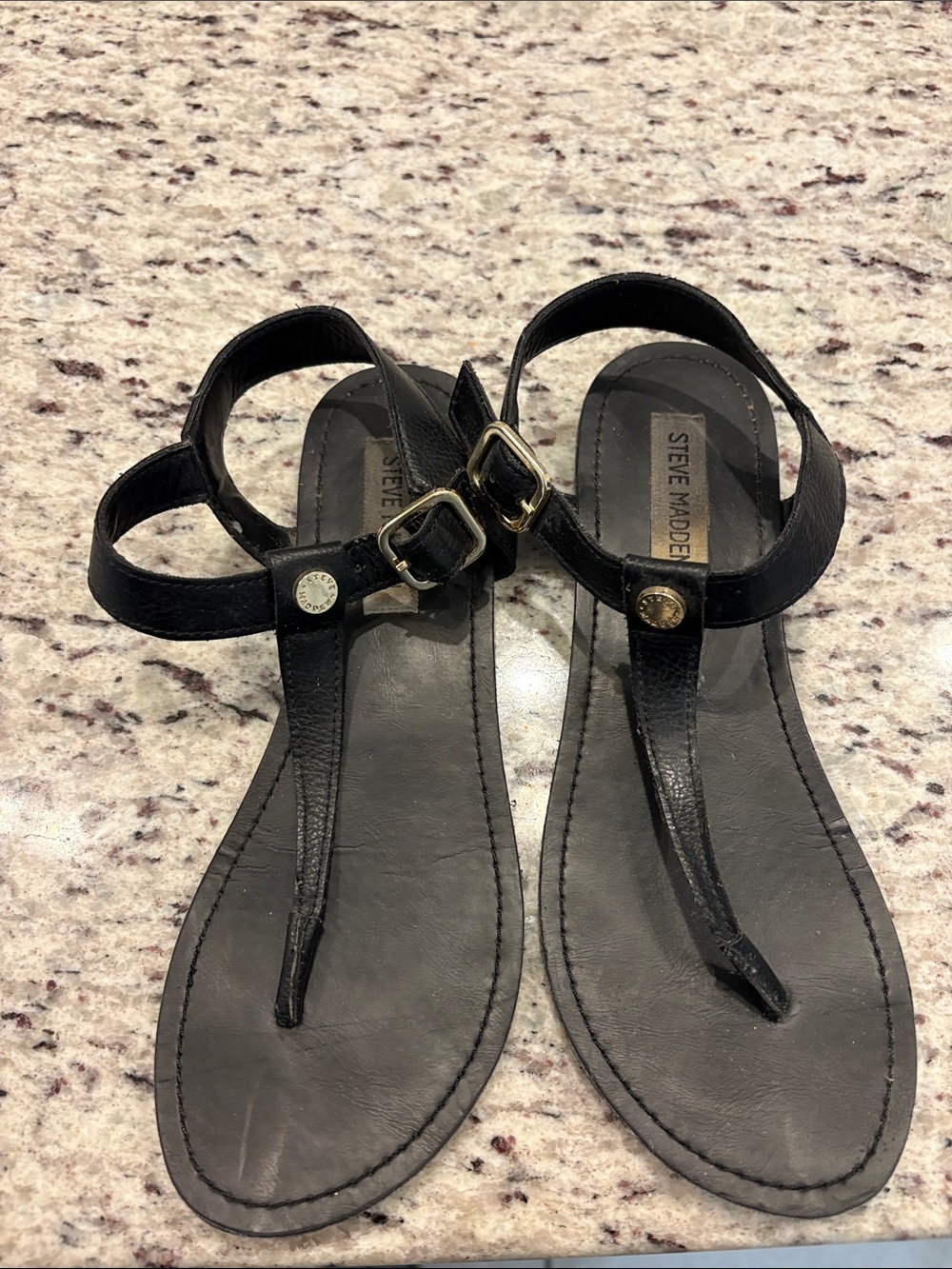 Steve Madden Black T-Strap Leather Sandals size 7